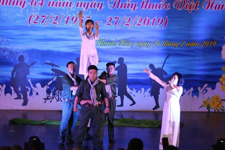 S&ocirc;i nổi hội thi tiếng h&aacute;t ng&agrave;nh Y tế tỉnh Kh&aacute;nh H&ograve;a - Ảnh 2.