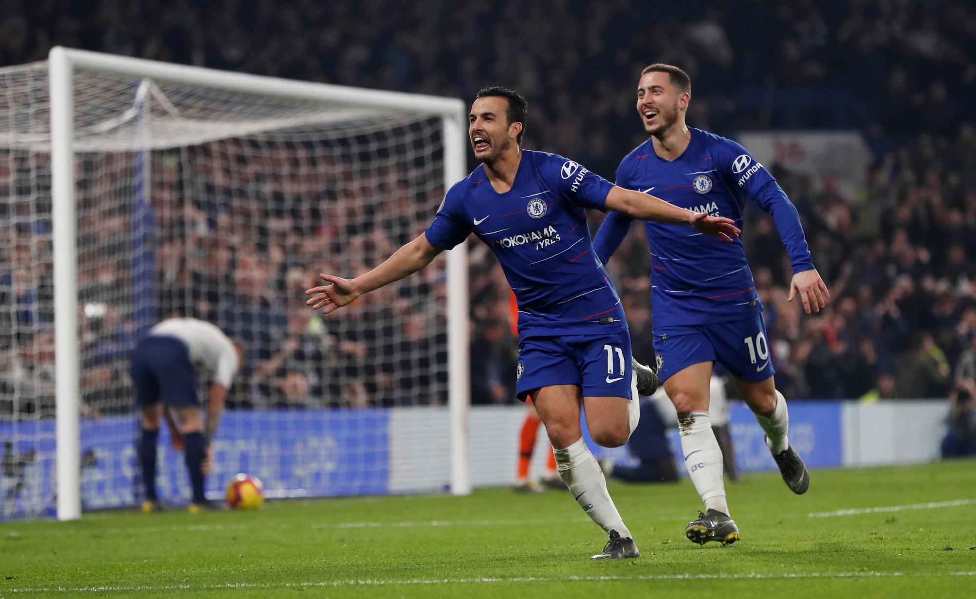 Thủ thành Kepa bị "trảm", Chelsea thắng hoàn hảo Tottenham
