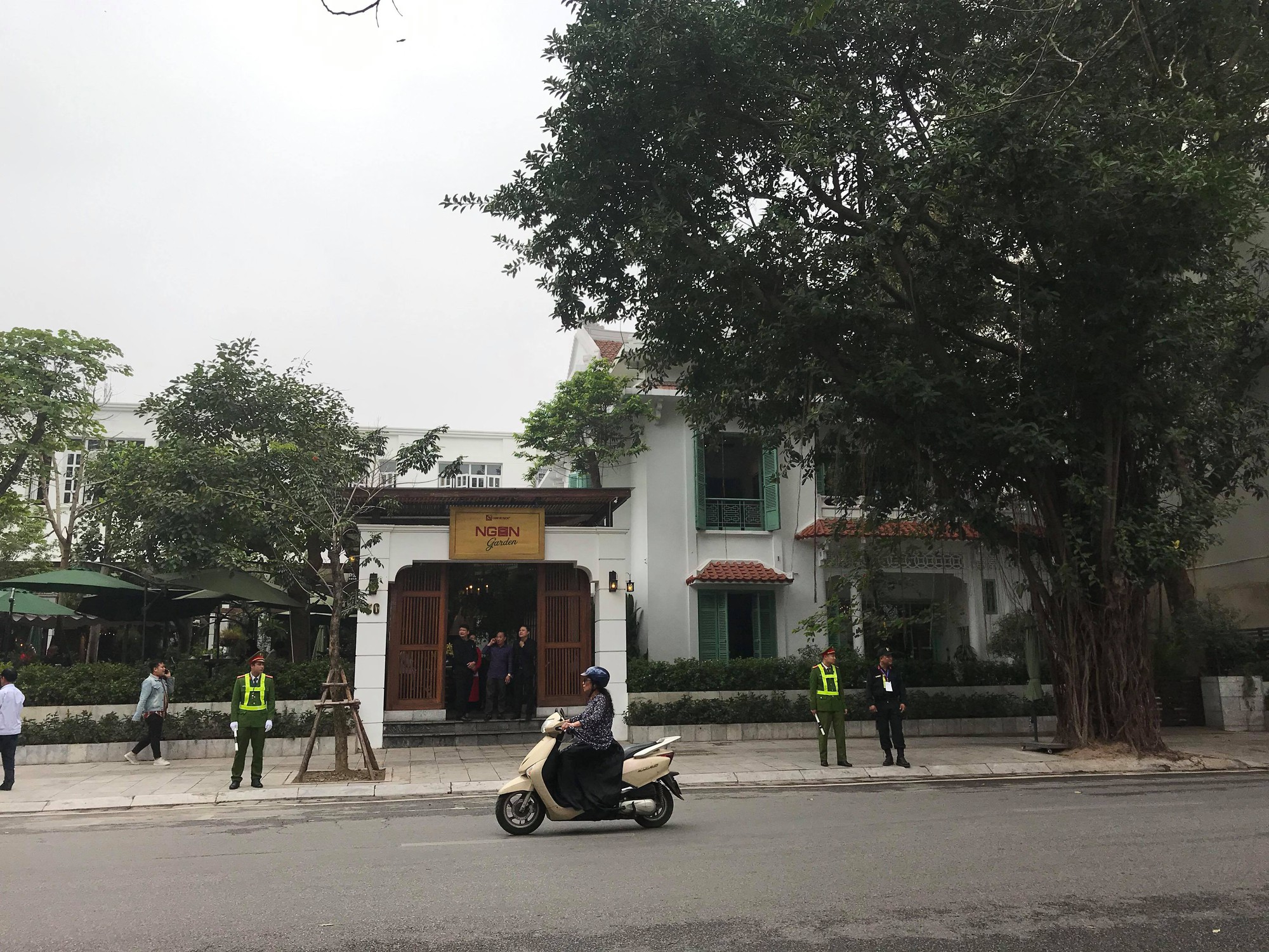 Đoàn Triều Tiên ăn trưa ở nhà hàng lọt tốp đẹp nhất Hà Nội - Ảnh 4.