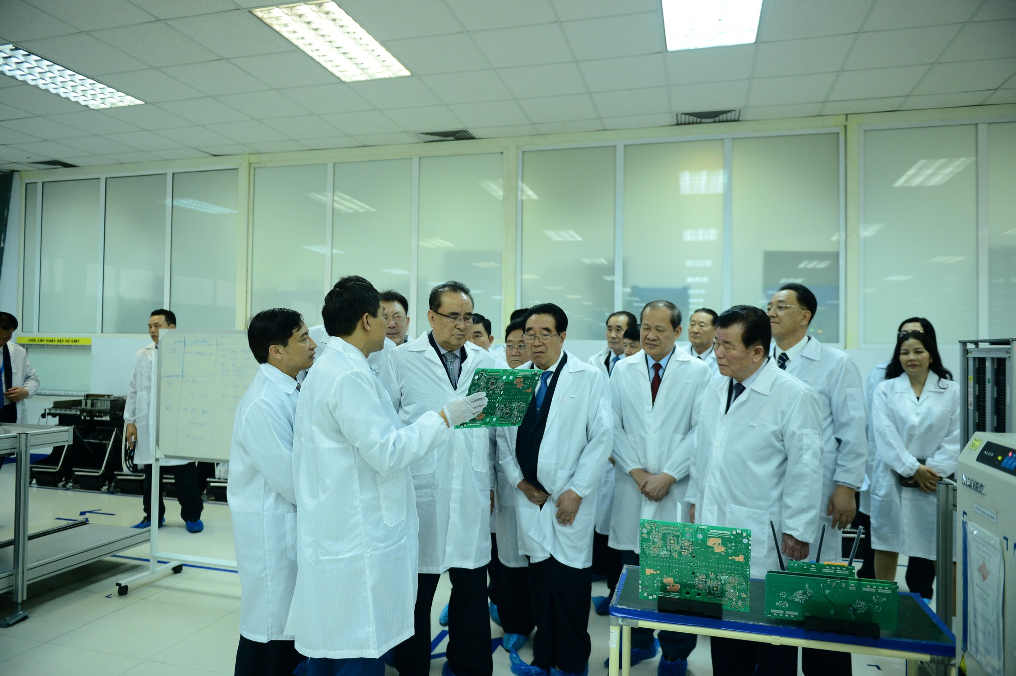 Đến thăm Viettel, l&atilde;nh đạo Triều Ti&ecirc;n n&oacute;i hy vọng c&oacute; cơ hội giao lưu, hợp t&aacute;c - Ảnh 2.