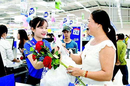 Nhiều ưu đãi cho khách hàng nữ dịp 8-3
