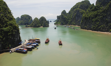 [Phóng sự ảnh] -  Việt Nam - Điểm đến của hòa bình và thân thiện