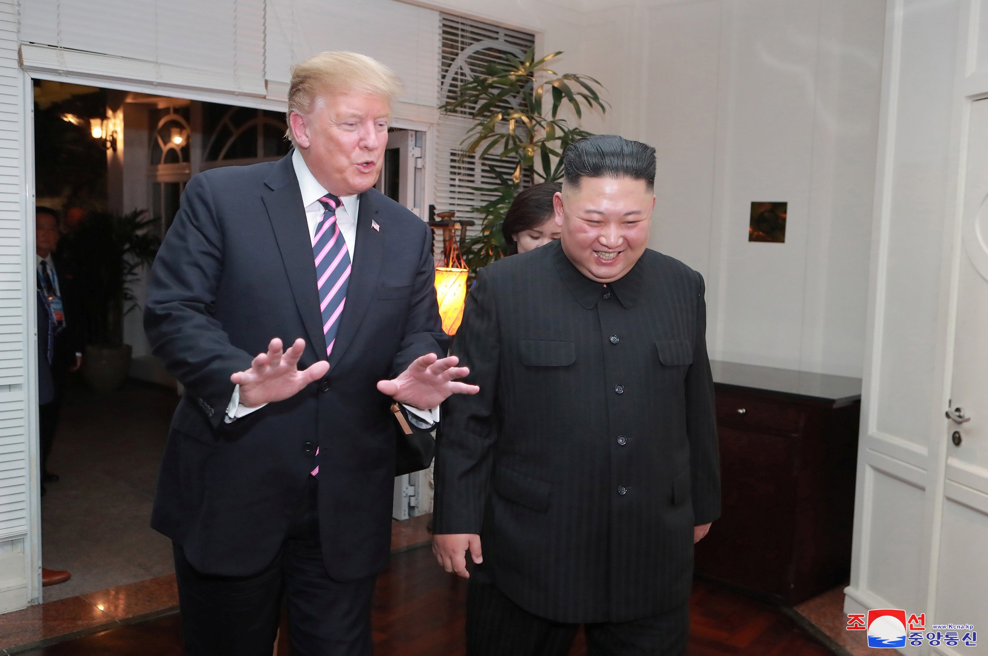 Đầu bếp Triều Tiên, phương Tây "múa chảo" phục vụ hai ông Donald Trump và Kim Jong-un