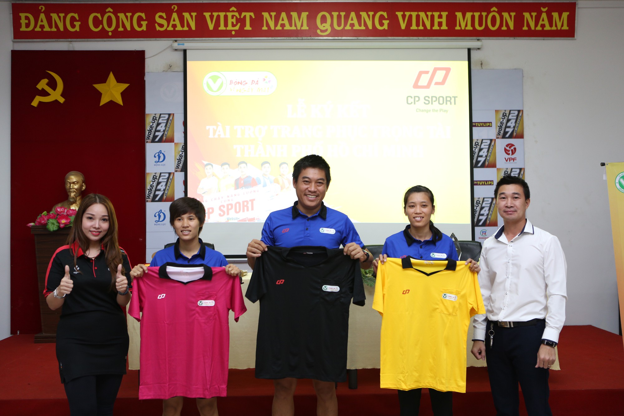 Trọng tài bóng đá TP HCM được tài trợ trang phục mới