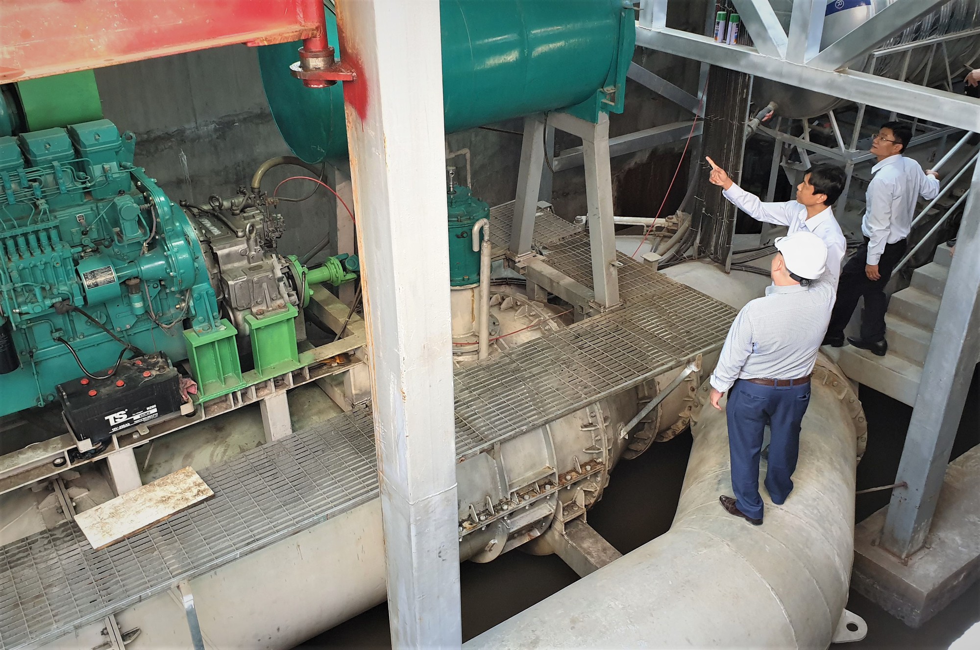 Th&ocirc;ng tin mới về đơn gi&aacute; thu&ecirc; m&aacute;y bơm chống ngập đường Nguyễn Hữu Cảnh - Ảnh 2.