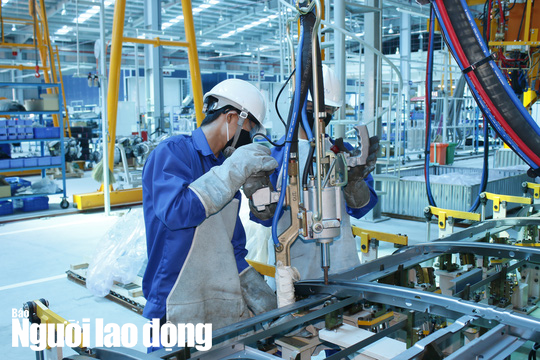 Thị trường lao động: Rô bốt sẽ thay thế lao động giản đơn