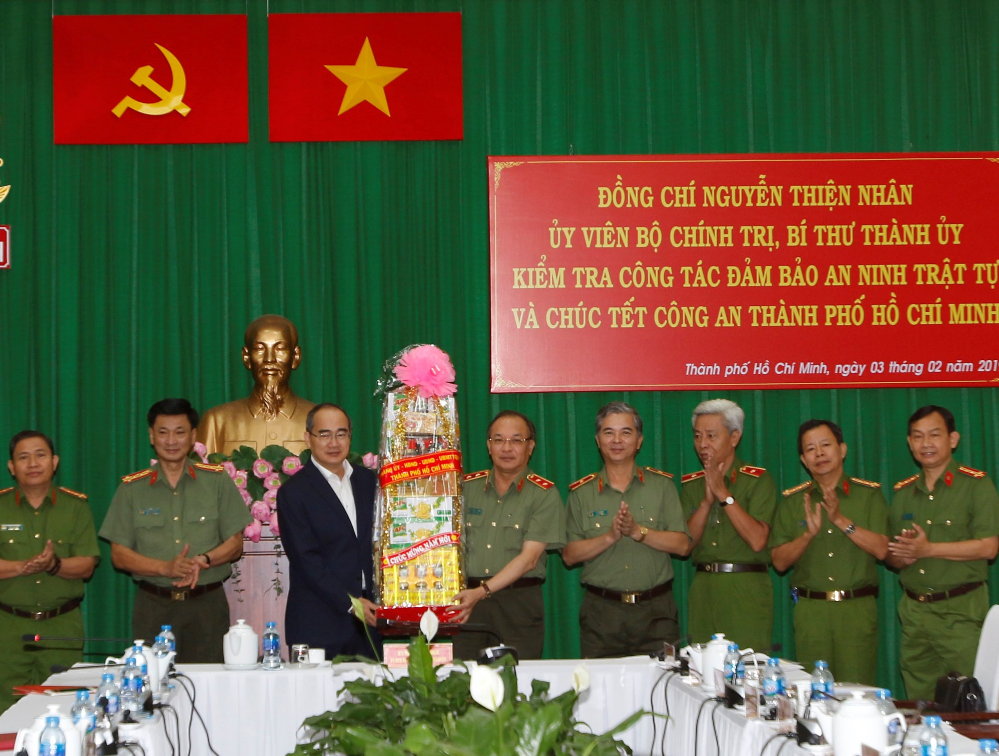 Bí thư Nguyễn Thiện Nhân thăm, chúc Tết các đơn vị trên địa bàn TP HCM