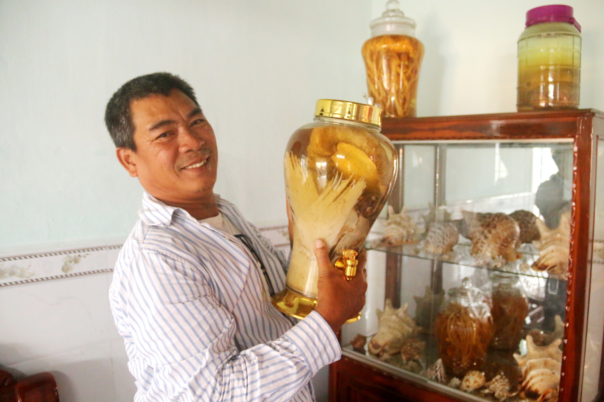 Đầu năm nghe ngư phủ kể chuyện săn c&aacute; mập - Ảnh 1.