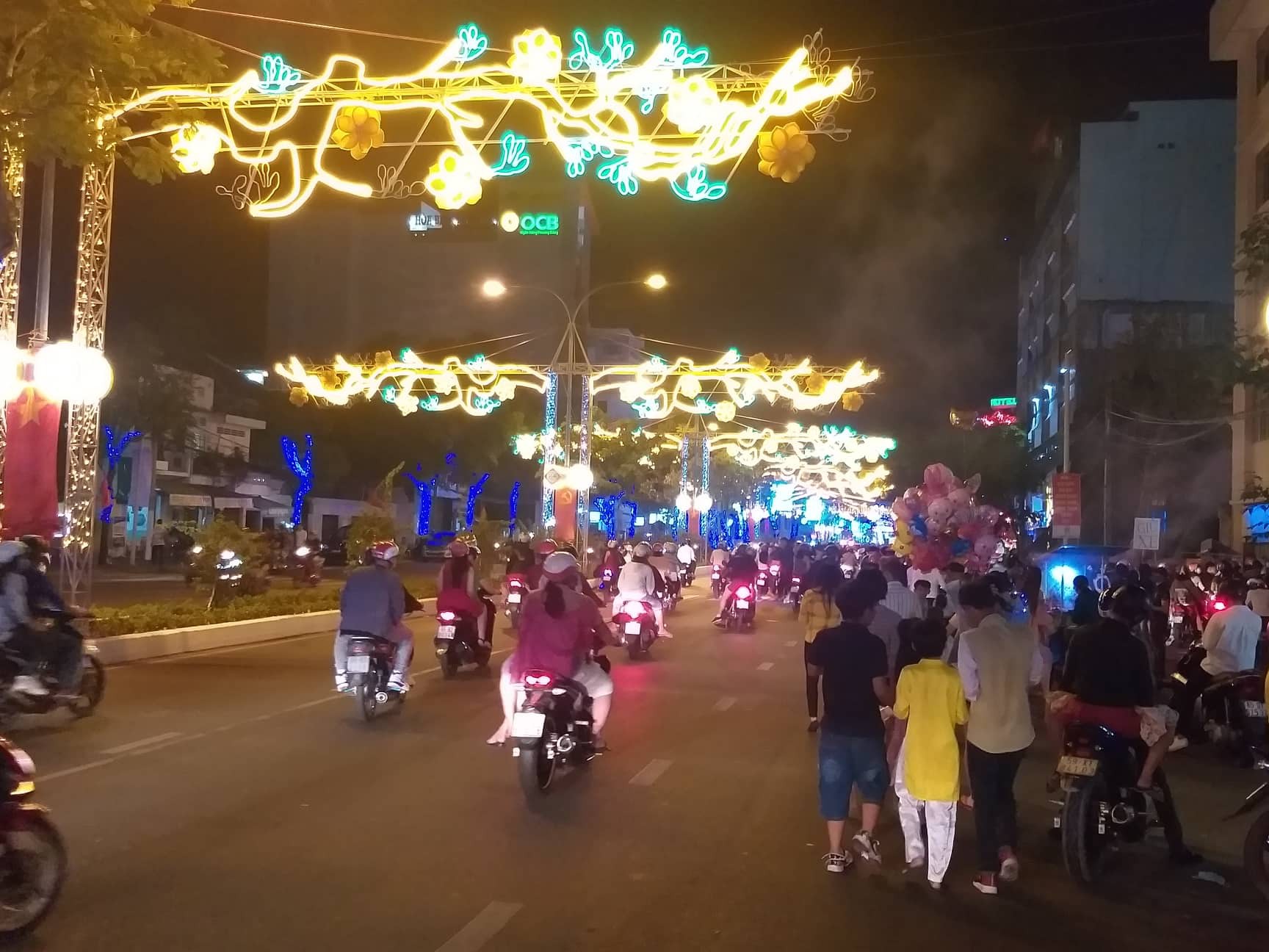 Cả nước rộn ràng chờ bắn pháo hoa - Ảnh 10.