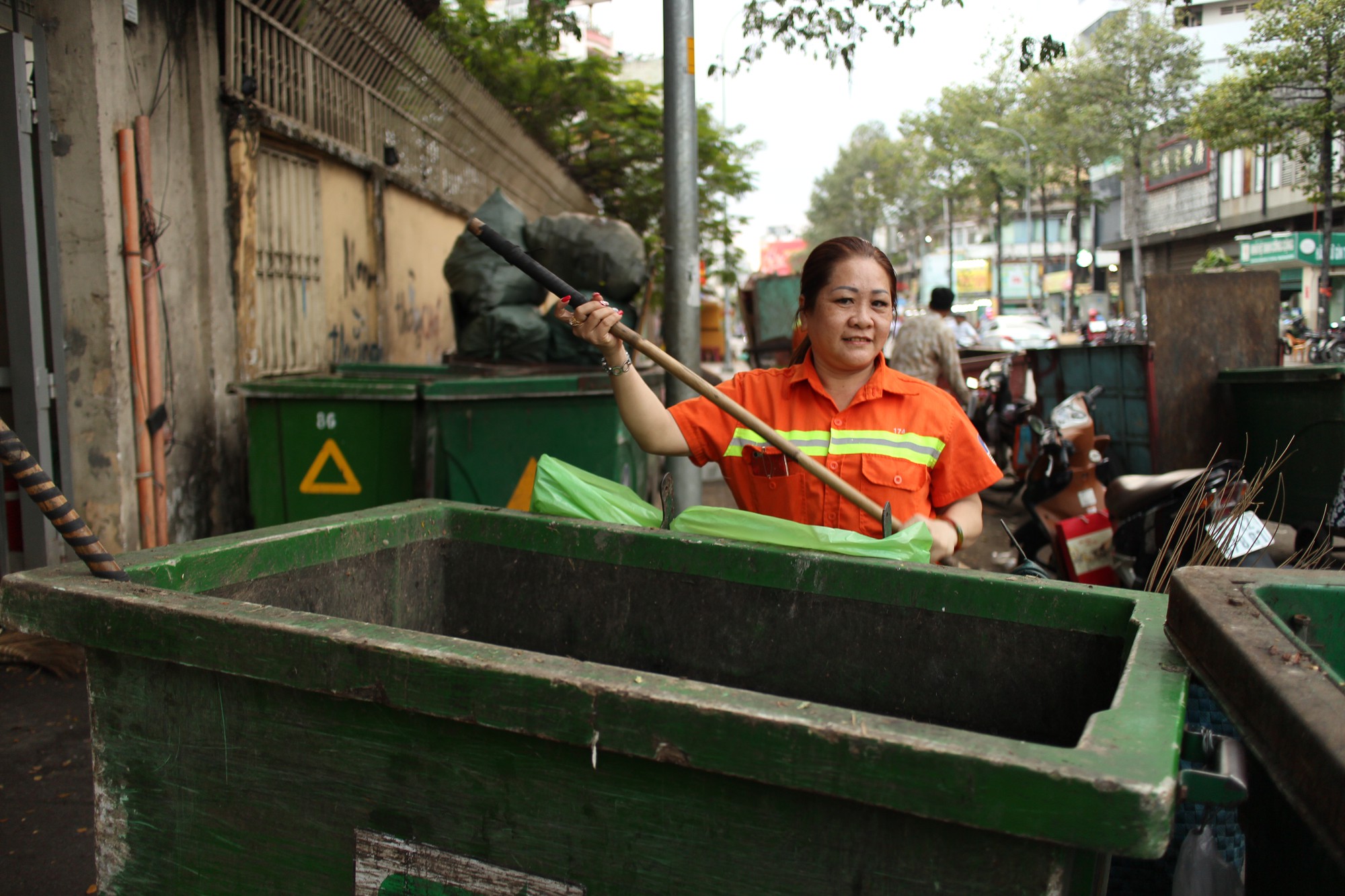 Mong c&ocirc;ng nh&acirc;n vệ sinh đỡ vất vả - Ảnh 4.
