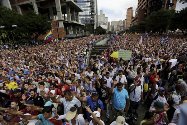 Ông Donald Trump xem xét đưa quân tới Venezuela, Nga phản đối
