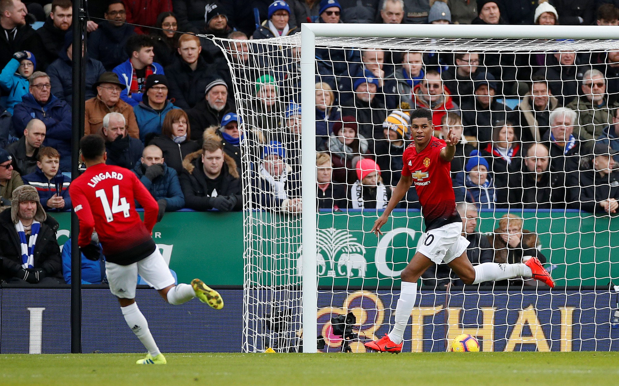 Sao trẻ Rashford lập c&ocirc;ng, Man United bay cao ở King Power - Ảnh 3.