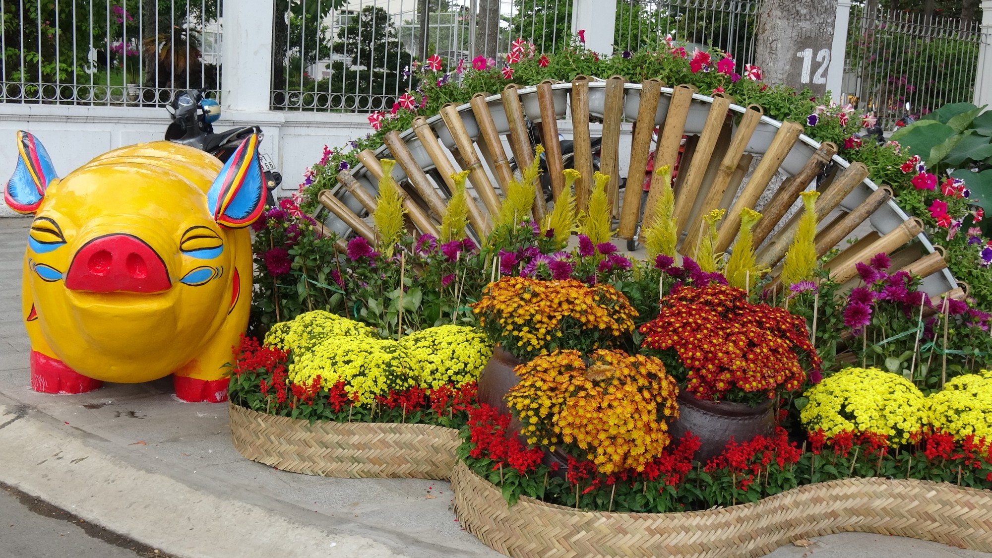 Trụ sở UBND tỉnh Đồng Tháp thân thiện đón khách du Xuân - Ảnh 11.