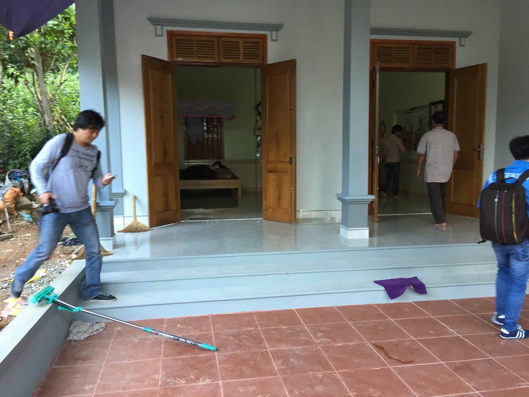 Cha C&ocirc;ng Phượng tiết lộ con trai muốn lấy đất x&acirc;y lại nh&agrave; xưa - Ảnh 1.