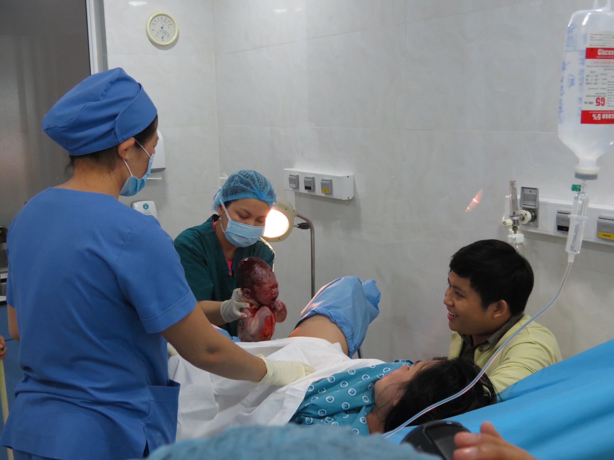 0 giờ, 6 ch&aacute;u b&eacute; đồng loạt ch&agrave;o đời ở Bệnh viện Từ Dũ - Ảnh 6.