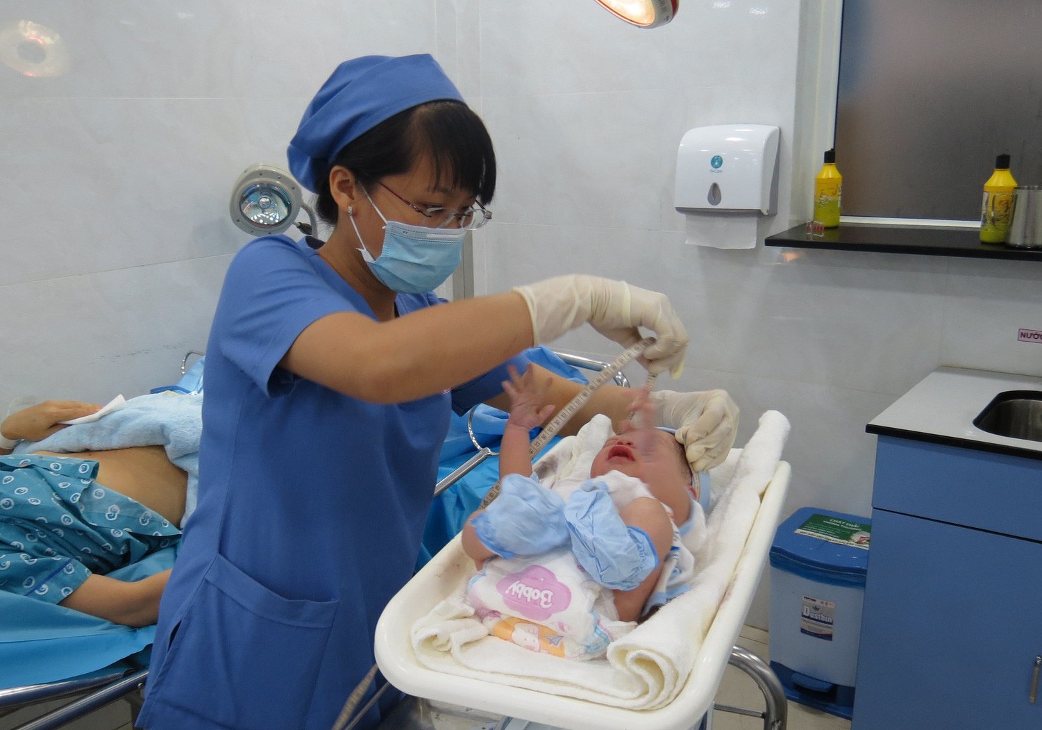 0 giờ, 6 ch&aacute;u b&eacute; đồng loạt ch&agrave;o đời ở Bệnh viện Từ Dũ - Ảnh 2.