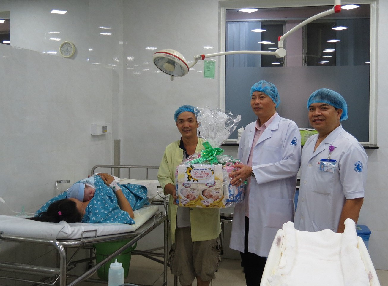 0 giờ, 6 ch&aacute;u b&eacute; đồng loạt ch&agrave;o đời ở Bệnh viện Từ Dũ - Ảnh 5.
