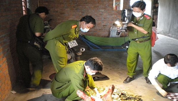 Chồng đâm chết vợ, chém trọng thương 2 em vợ đêm giao thừa