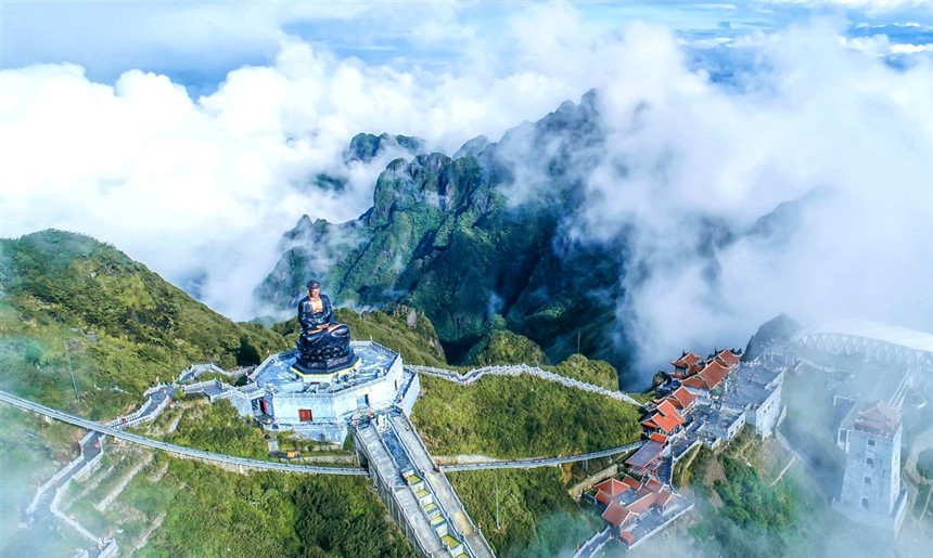 Đẹp như dáng chùa Việt trên nóc nhà Đông Dương - Ảnh 3.