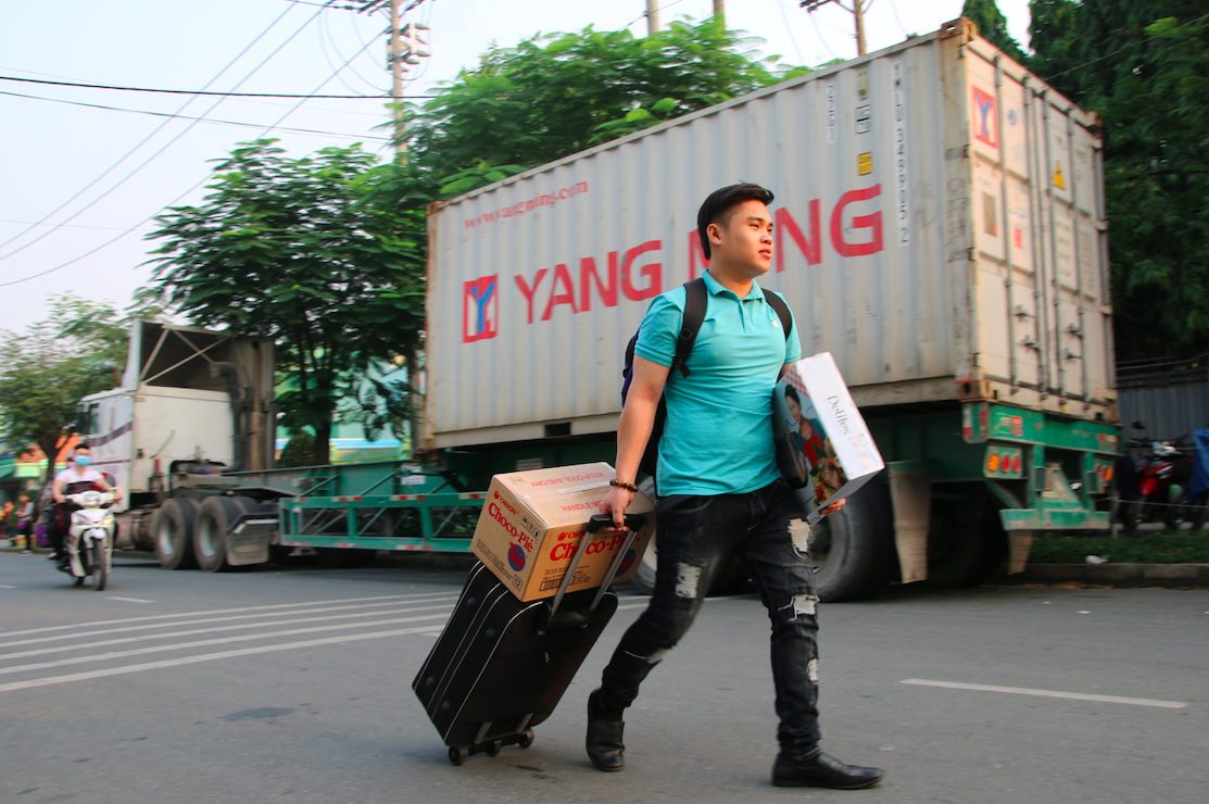 Chắt chiu cho người thân ở quê
