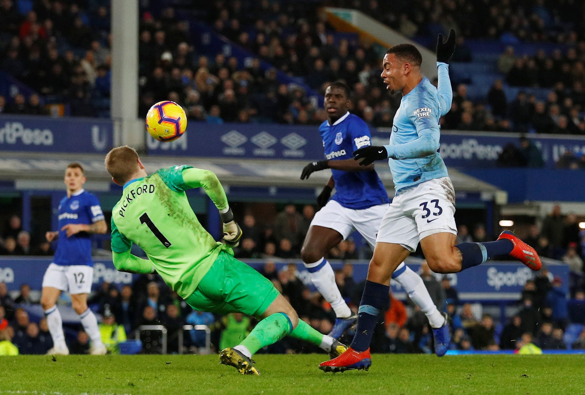 V&ugrave;i dập Everton, Man City t&aacute;i chiếm ng&ocirc;i đầu Ngoại hạng Anh - Ảnh 5.