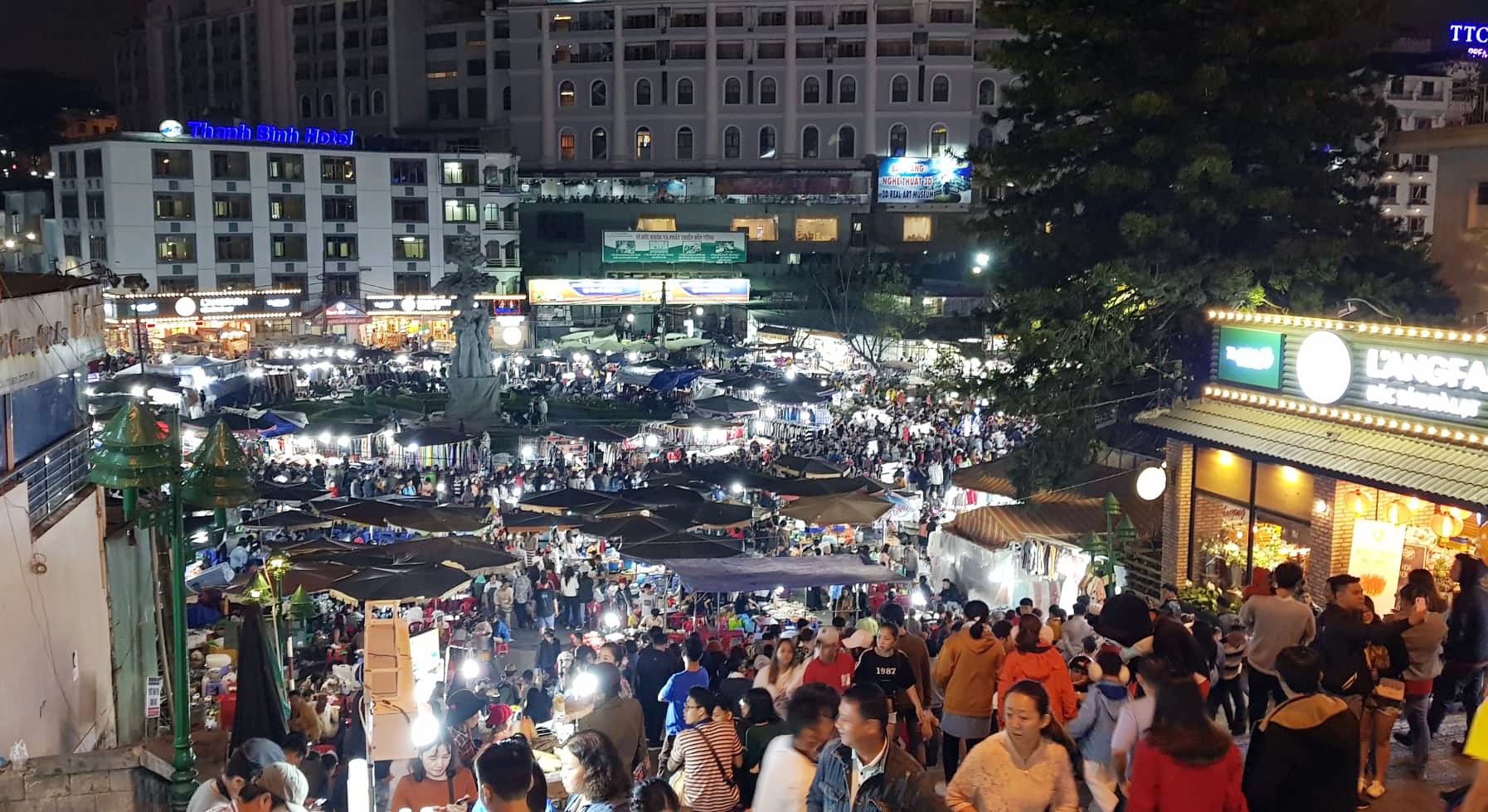 Du khách ùn ùn kéo về Đà Lạt du xuân Kỷ Hợi 2019