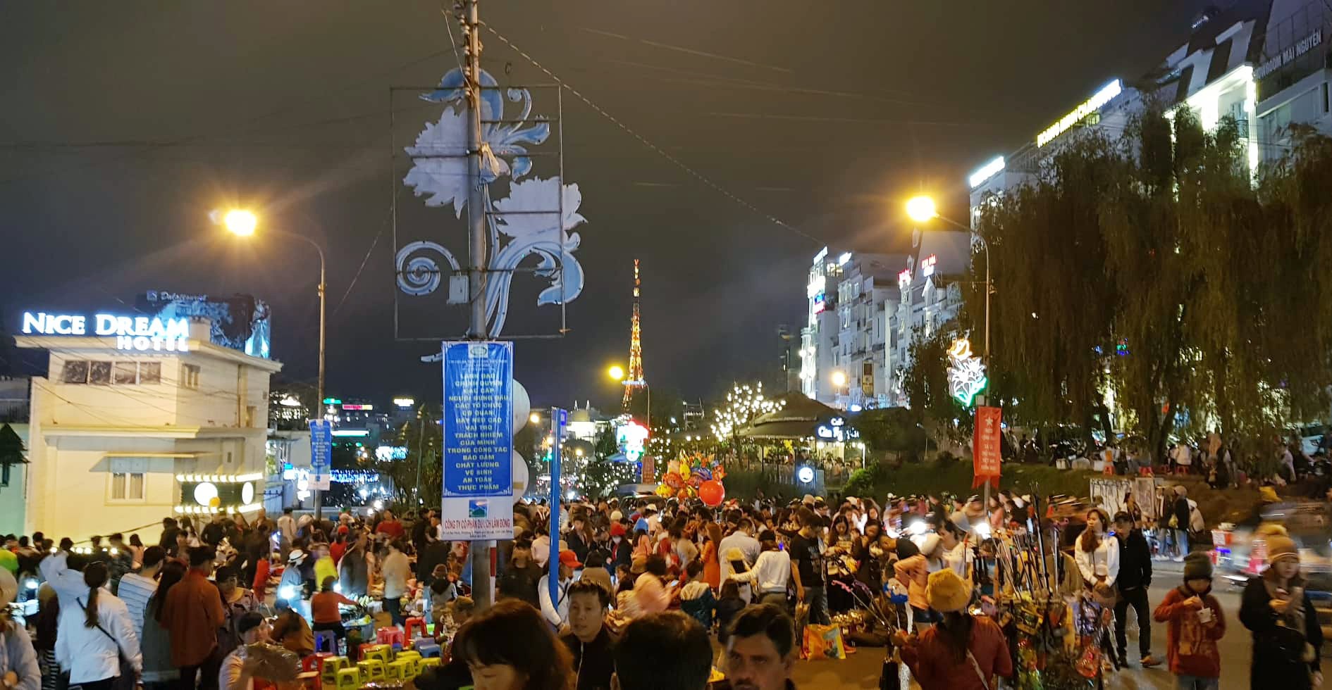 Du kh&aacute;ch &ugrave;n &ugrave;n k&eacute;o về Đ&agrave; Lạt du xu&acirc;n Kỷ Hợi 2019 - Ảnh 5.