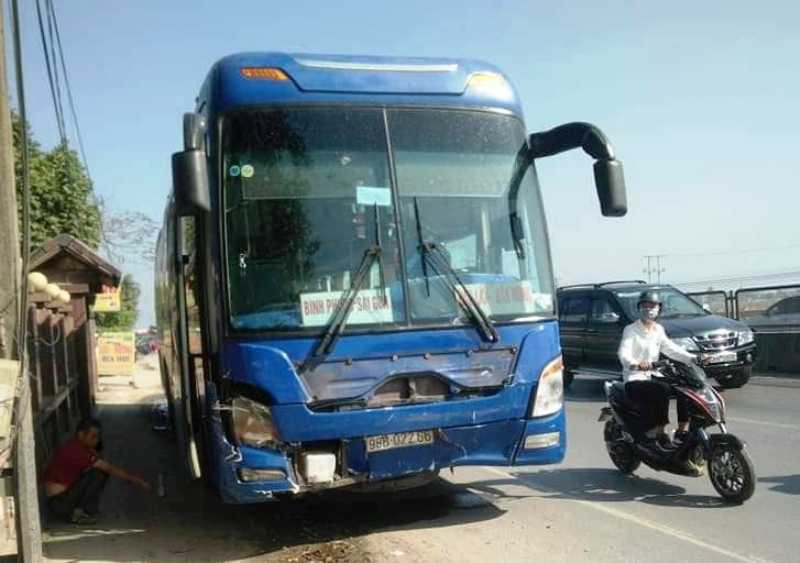 Tai nạn thảm khốc xe kh&aacute;ch t&ocirc;ng &ocirc; t&ocirc; 7 chỗ, 3 người đi ch&uacute;c Tết tử vong - Ảnh 4.