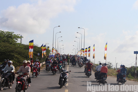 M&ugrave;ng 4 Tết, Qu&aacute;n &Acirc;m Phật Đ&agrave;i ở Bạc Li&ecirc;u qu&aacute; tải lượng kh&aacute;ch h&agrave;nh hương - Ảnh 14.