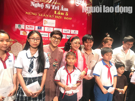 Bộ ba Kim Cương, Th&agrave;nh Lộc, Hữu Ch&acirc;u vui xu&acirc;n tri &acirc;n nghệ sĩ - Ảnh 2.