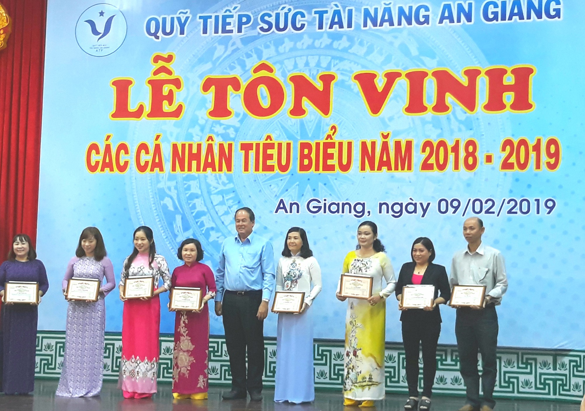 Ấm lòng những thủ khoa nghèo ngày đầu năm mới - Ảnh 3.