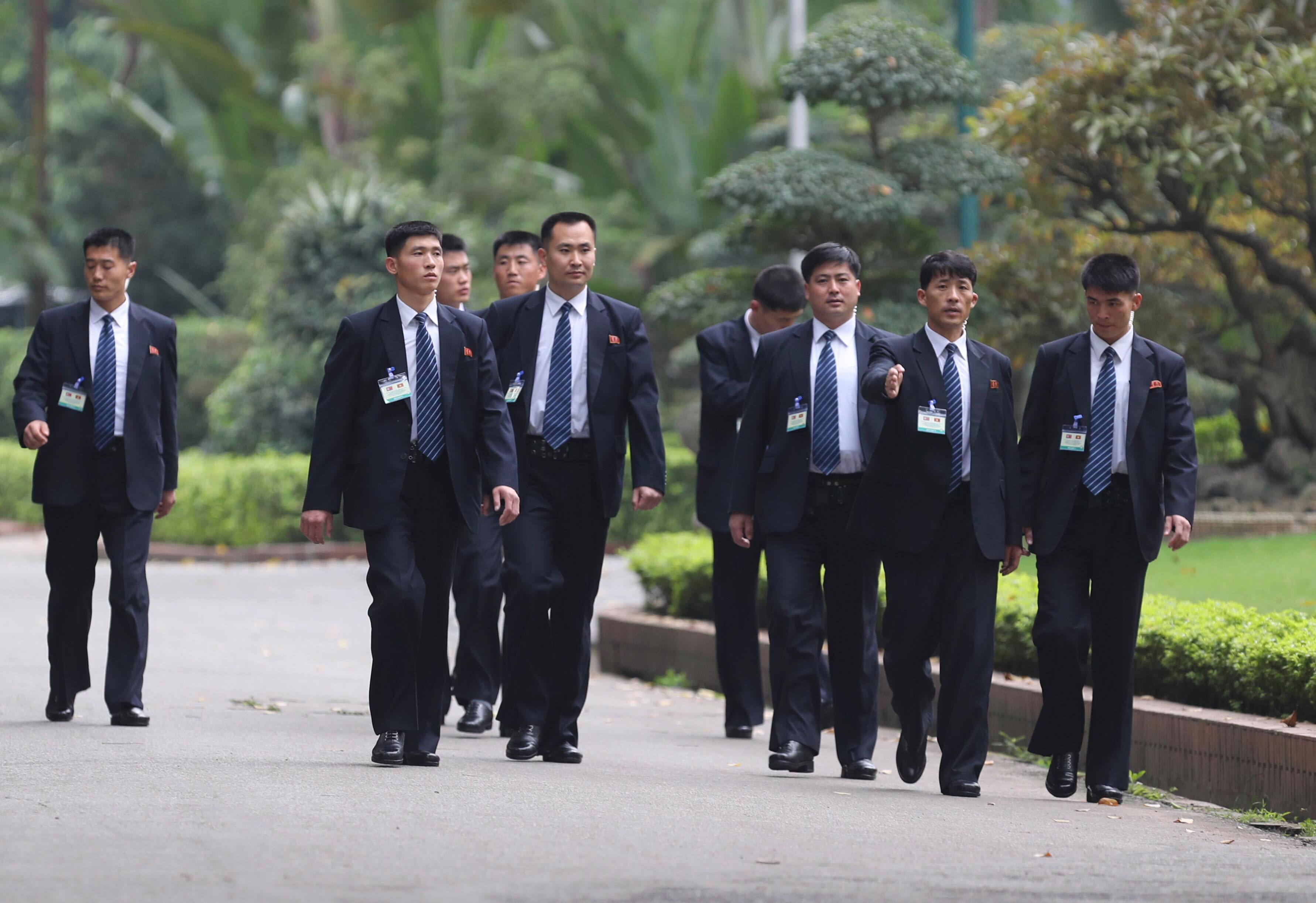 Cận cảnh Thủ tướng Nguyễn Xu&acirc;n Ph&uacute;c tiếp Chủ tịch Kim Jong-un - Ảnh 2.