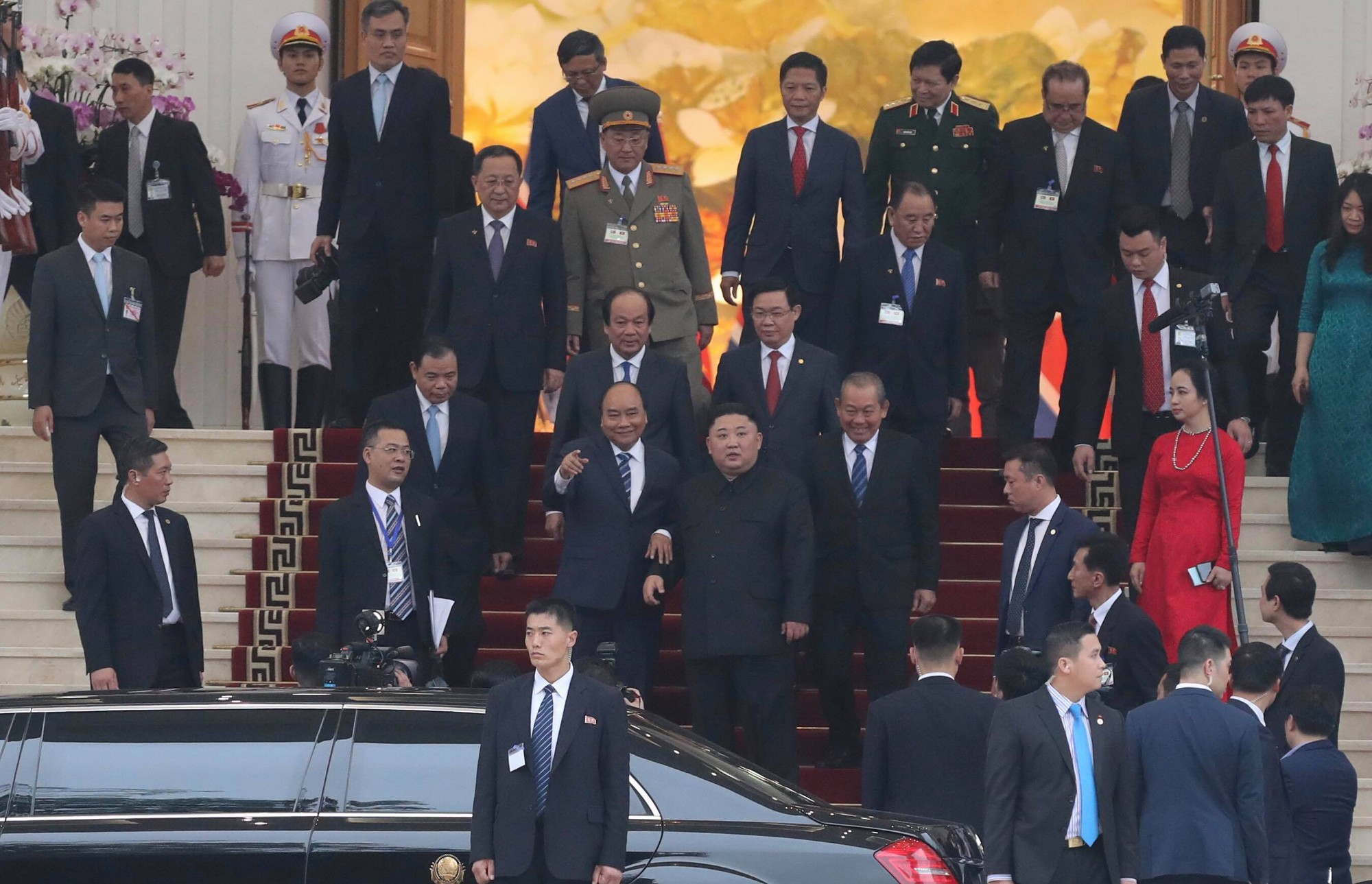 Cận cảnh Thủ tướng Nguyễn Xu&acirc;n Ph&uacute;c tiếp Chủ tịch Kim Jong-un - Ảnh 7.