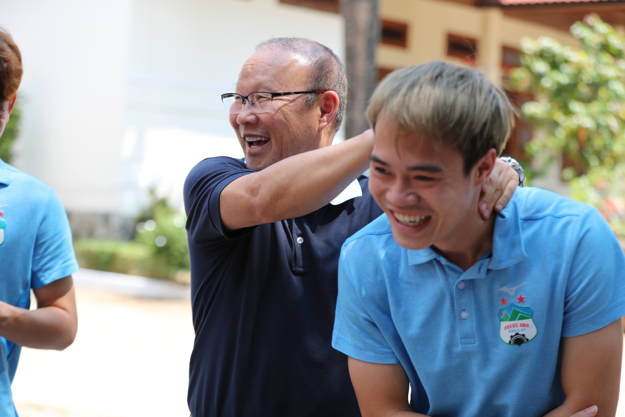 Mang Văn Toàn so sánh Hồng Duy, HLV Park Hang-seo lại đưa ra cái kết bất ngờ...