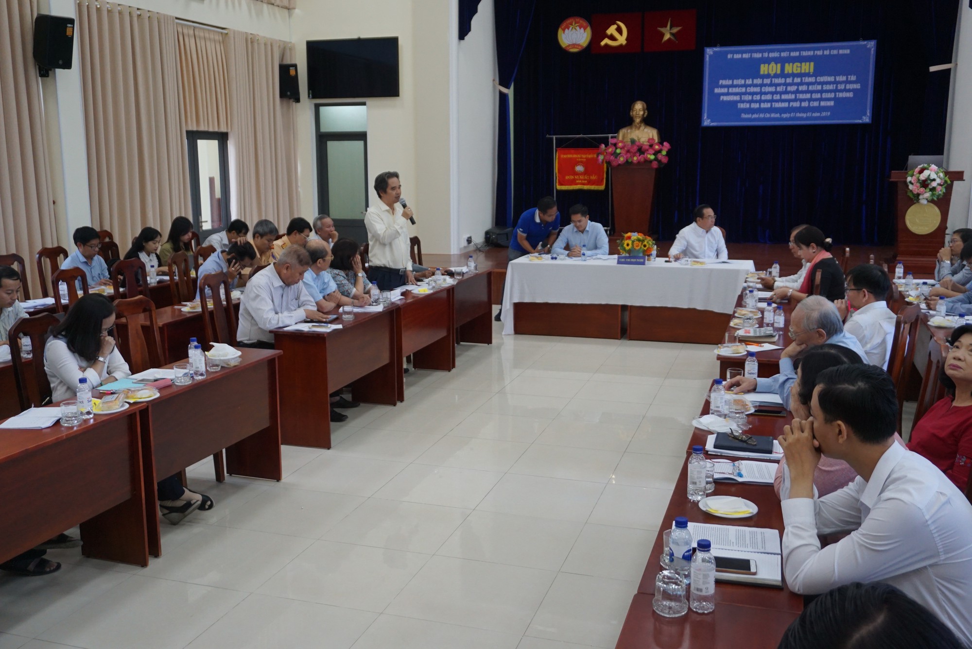 Nếu đổ ra cùng lúc, đường tại TP HCM không thể chứa hết ôtô con, xe máy - Ảnh 3.