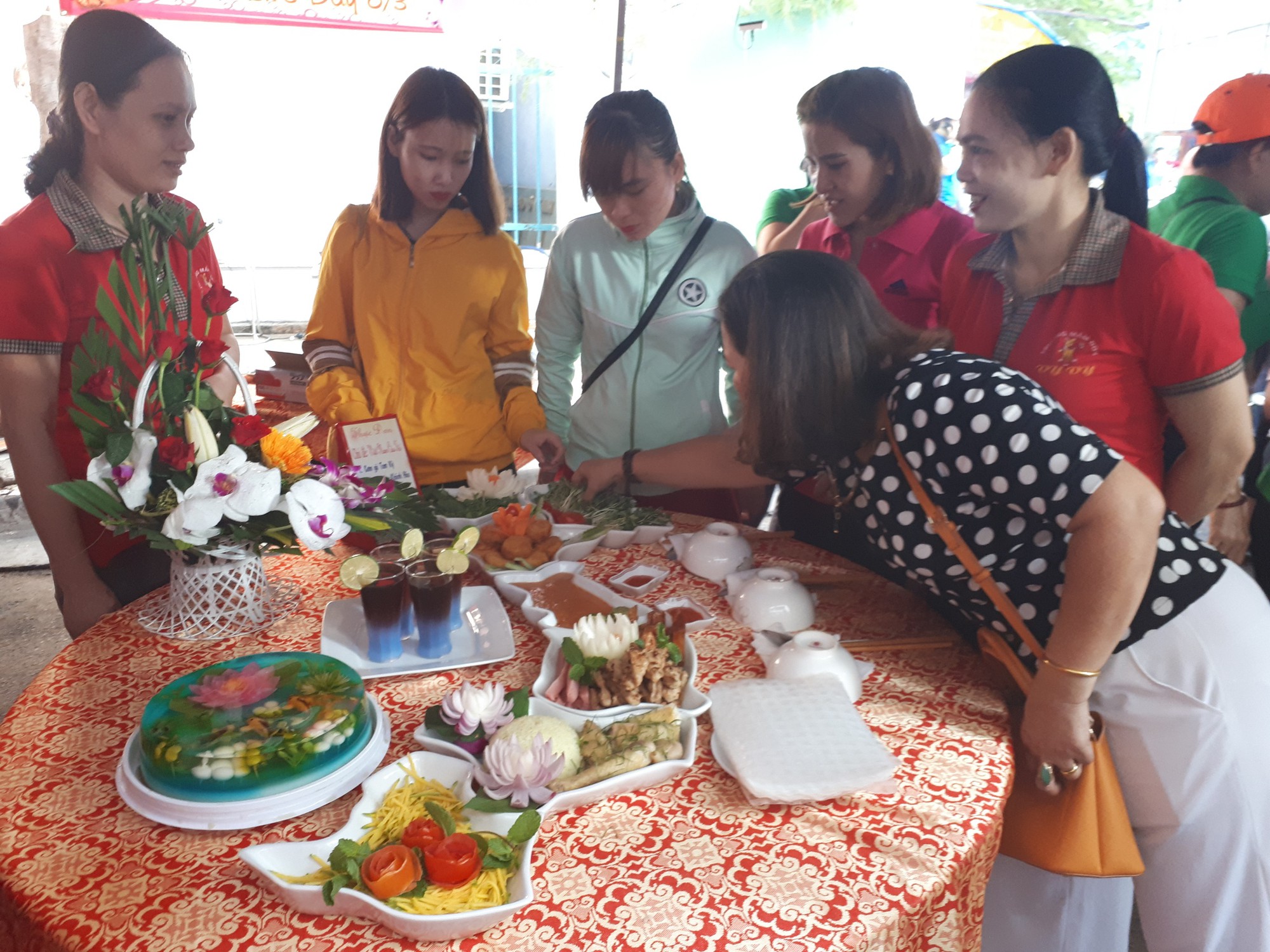 Tưng bừng ng&agrave;y hội nữ CNVC-LĐ - Ảnh 1.