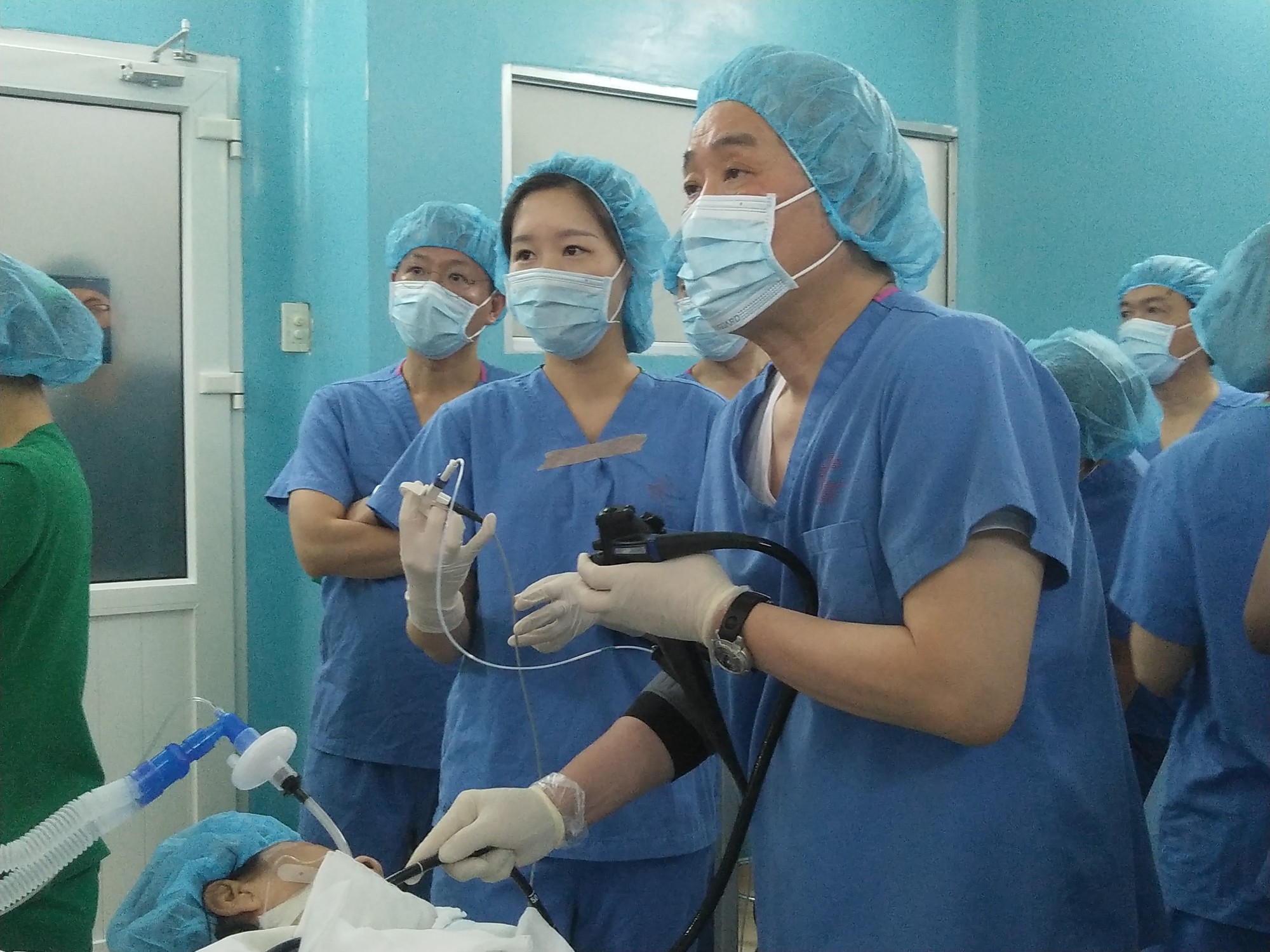 TP HCM: Hàng trăm bác sĩ "bắt bệnh" ói không kiểm soát