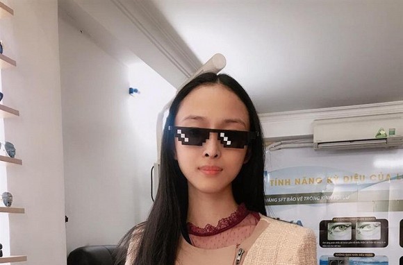 Trương Hồ Phương Nga tái xuất khoe quà lạ