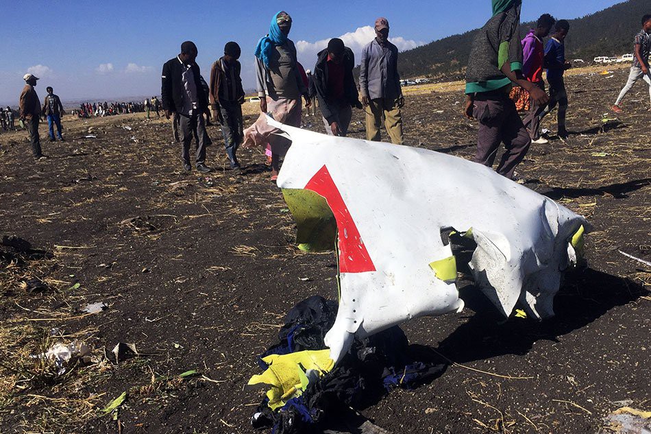 Rơi máy bay ở Ethiopia: Điều tra lực tác động bất thường, Boeing 737 Max 8 bị nhiều nước "soi"