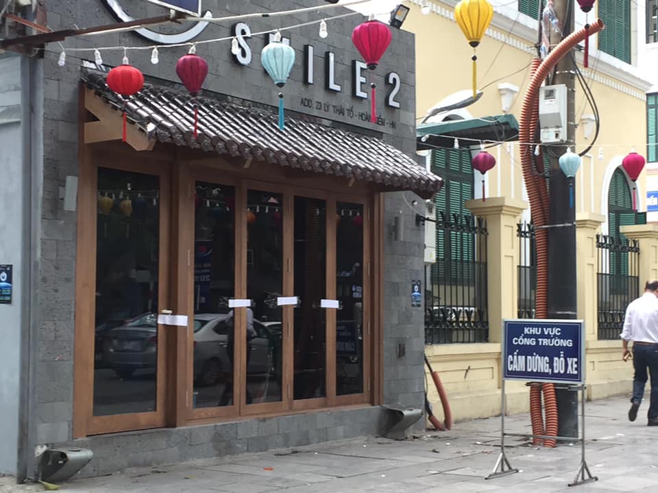 Người đàn ông nước ngoài tử vong trong tư thế ngồi ở quán cà phê