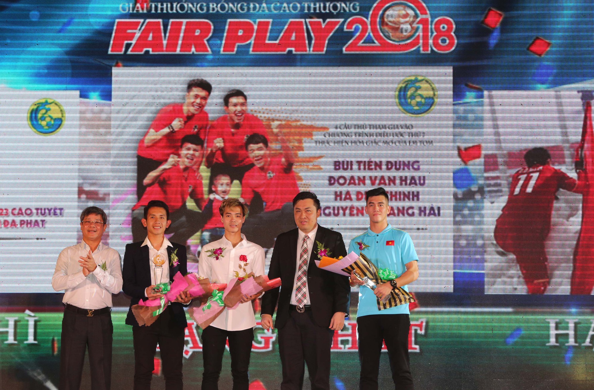 Nhiều tuyển thủ Việt Nam gi&agrave;nh giải thưởng Fair-Play 2018 - Ảnh 4.