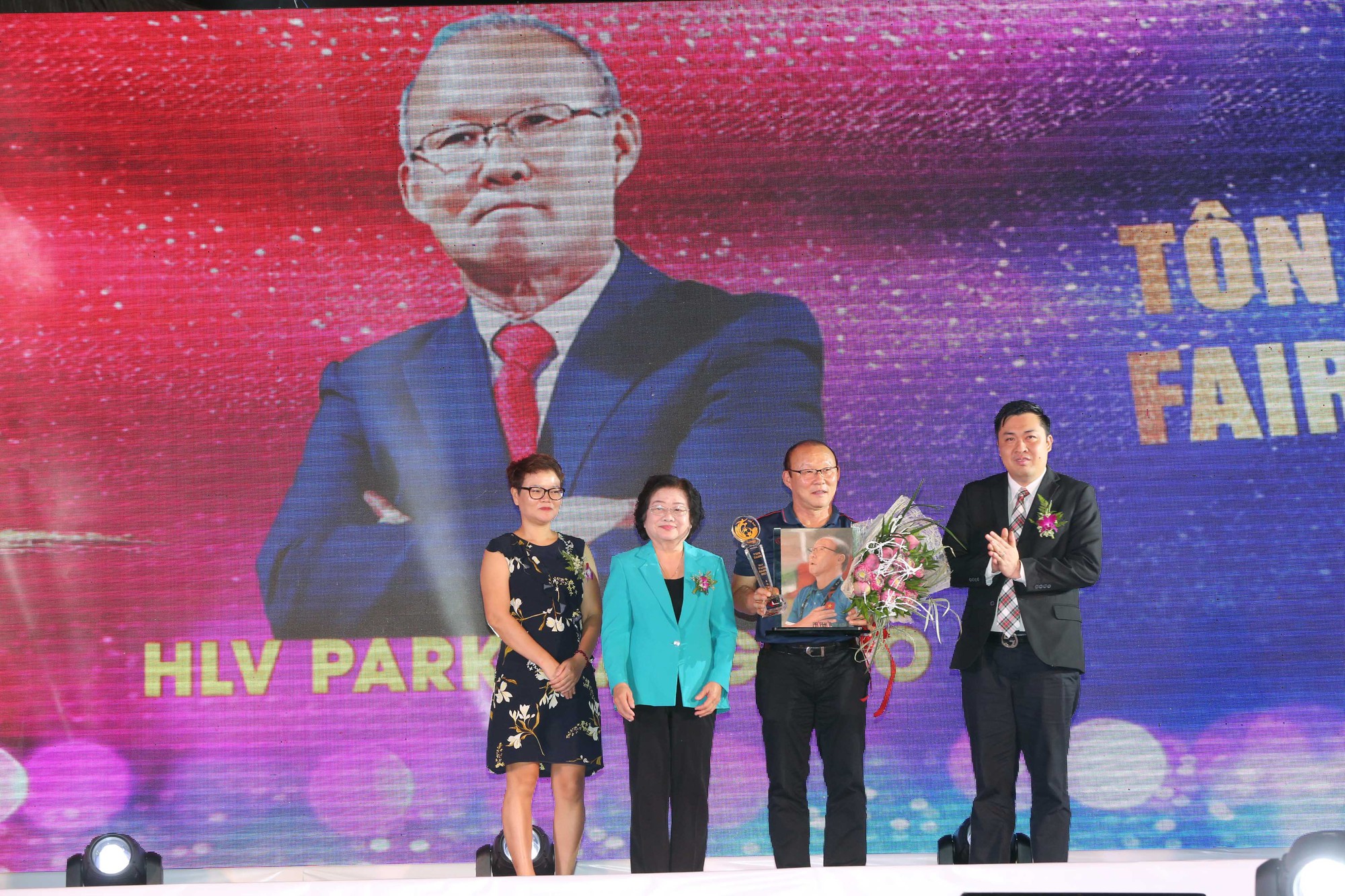 Nhiều tuyển thủ Việt Nam gi&agrave;nh giải thưởng Fair-Play 2018 - Ảnh 1.