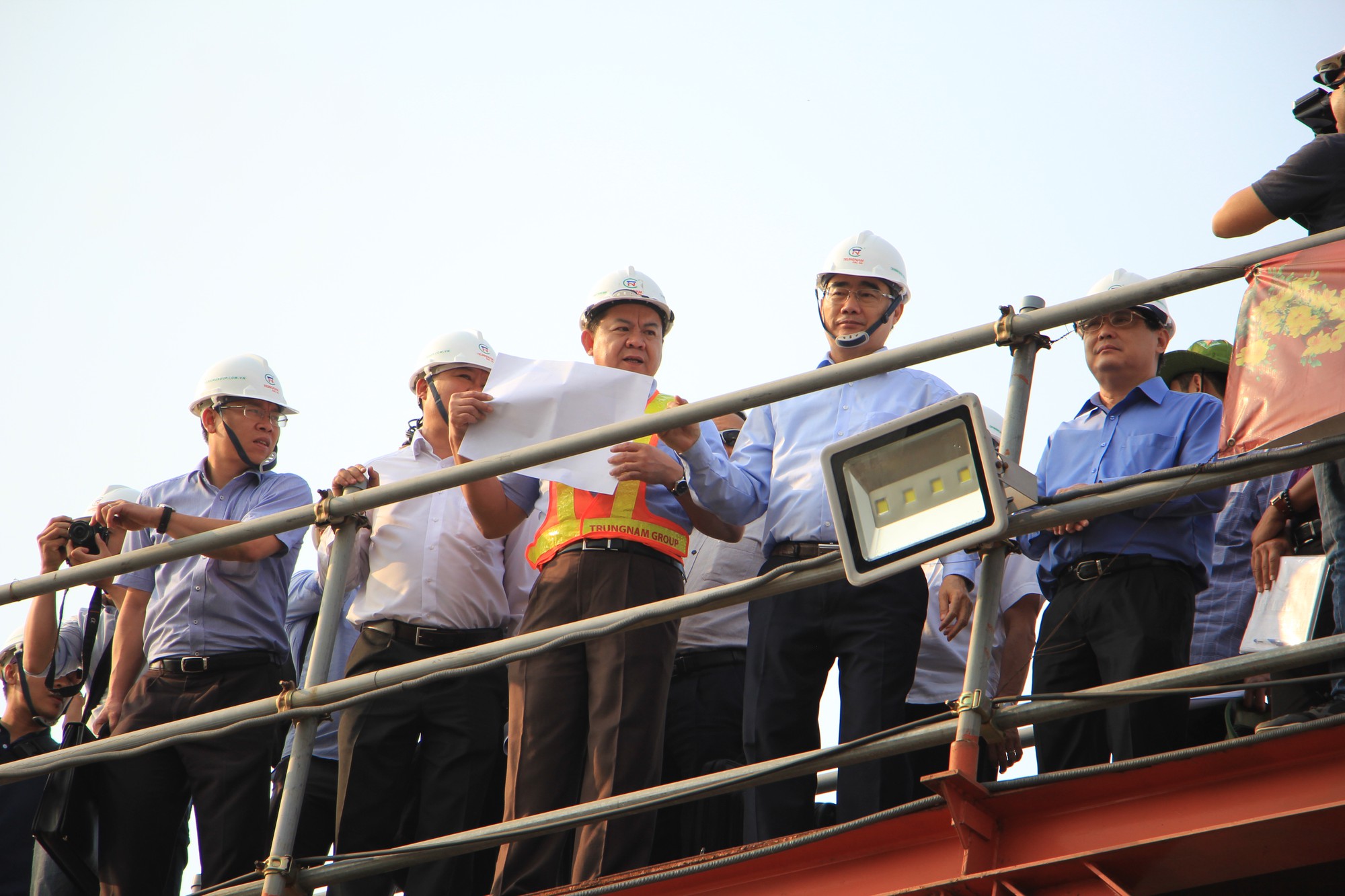 B&iacute; thư Th&agrave;nh ủy TP HCM khảo s&aacute;t, chỉ đạo li&ecirc;n quan dự &aacute;n chống ngập 10.000 tỉ đồng - Ảnh 1.