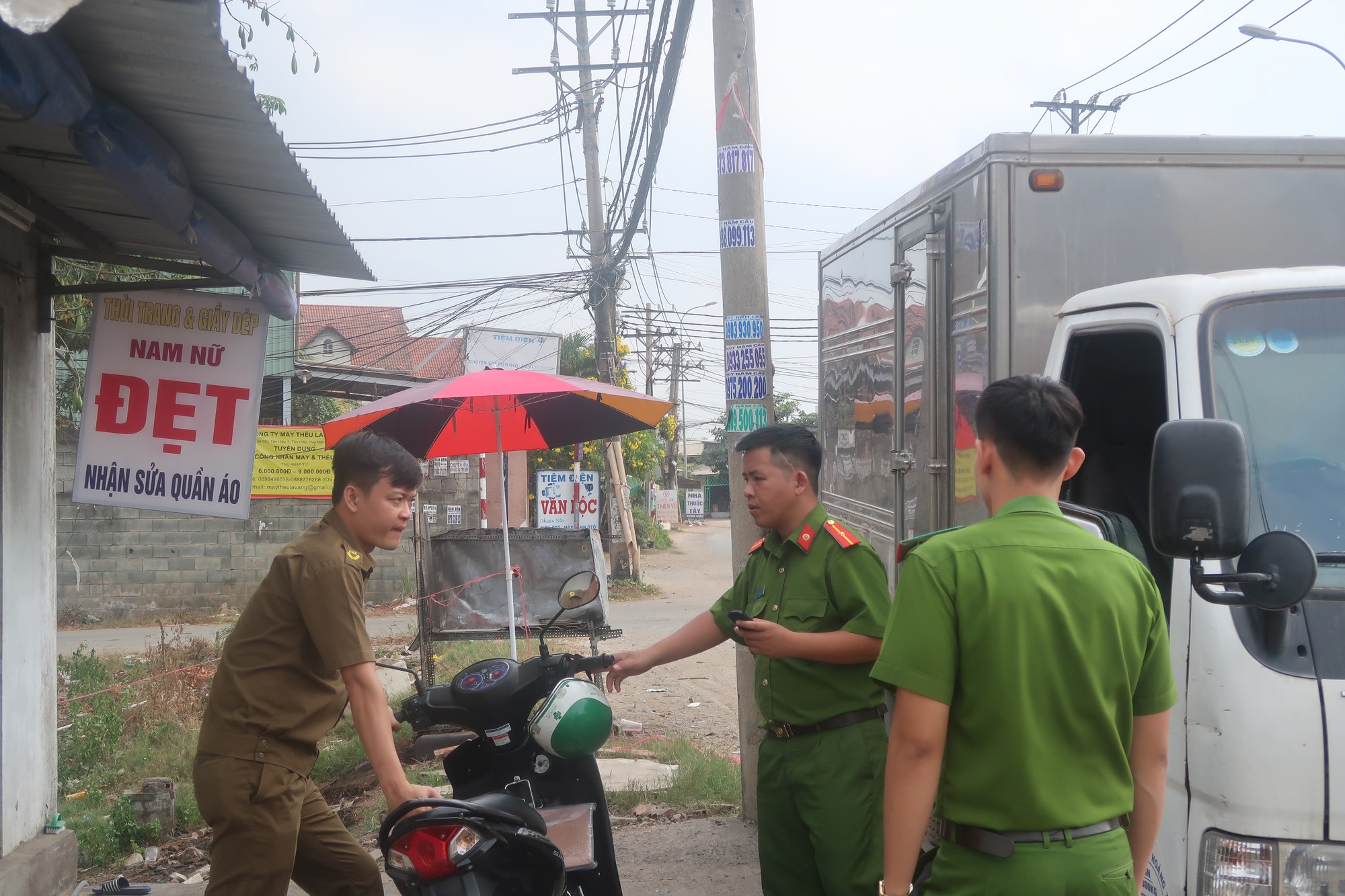 TP HCM: Công an đang lấy lời khai nam thanh niên nghi ngáo đá sát hại 4 người