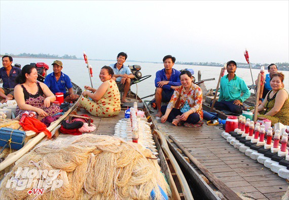 Sướng mắt theo ghe miền T&acirc;y săn t&ocirc;m c&agrave;ng, c&aacute; b&ocirc;ng lau - Ảnh 1.