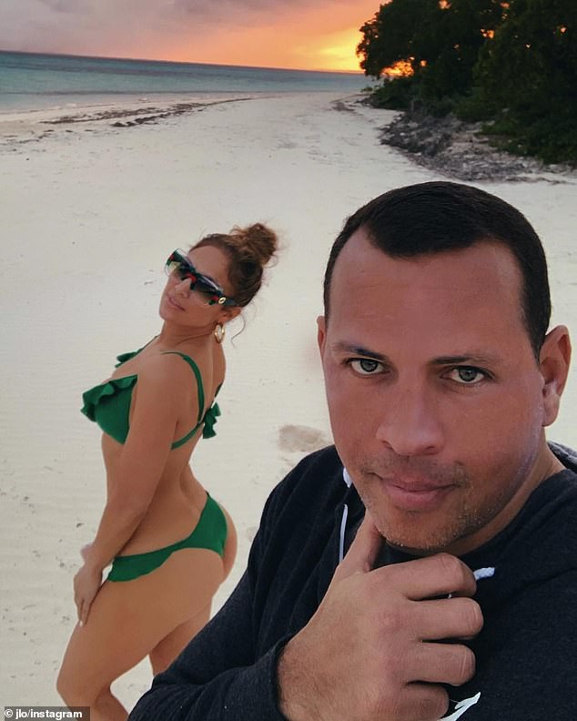 Jennifer Lopez g&acirc;y sốt khi tung loạt ảnh được cầu h&ocirc;n - Ảnh 5.
