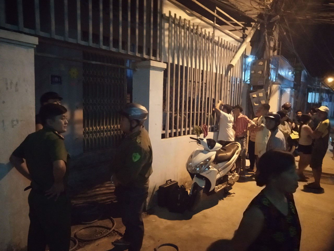 Cháy nhà, một thanh niên chết bí ẩn