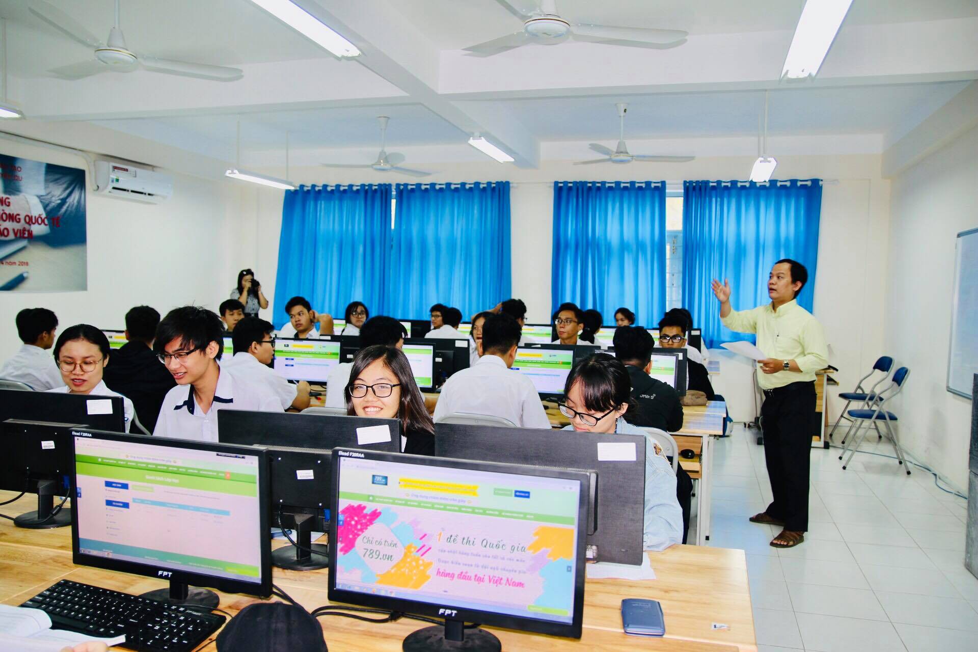 Trường đầu ti&ecirc;n tại TP HCM thi giữa kỳ bằng trắc nghiệm tr&ecirc;n m&aacute;y t&iacute;nh - Ảnh 3.
