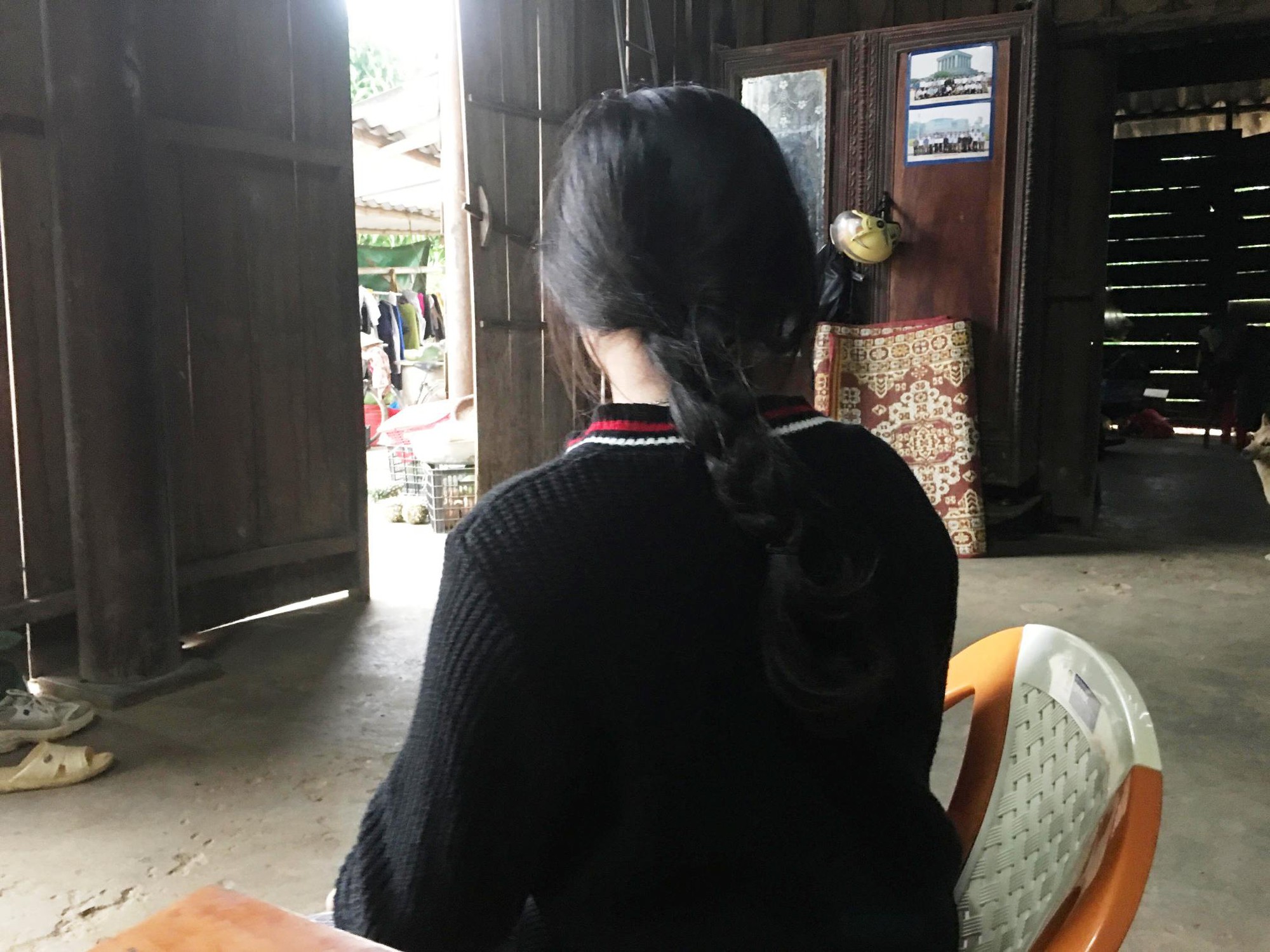 Nữ sinh lớp 10 tố bị h&atilde;m hiếp: Sẽ tổ chức thực nghiệm hiện trường - Ảnh 2.