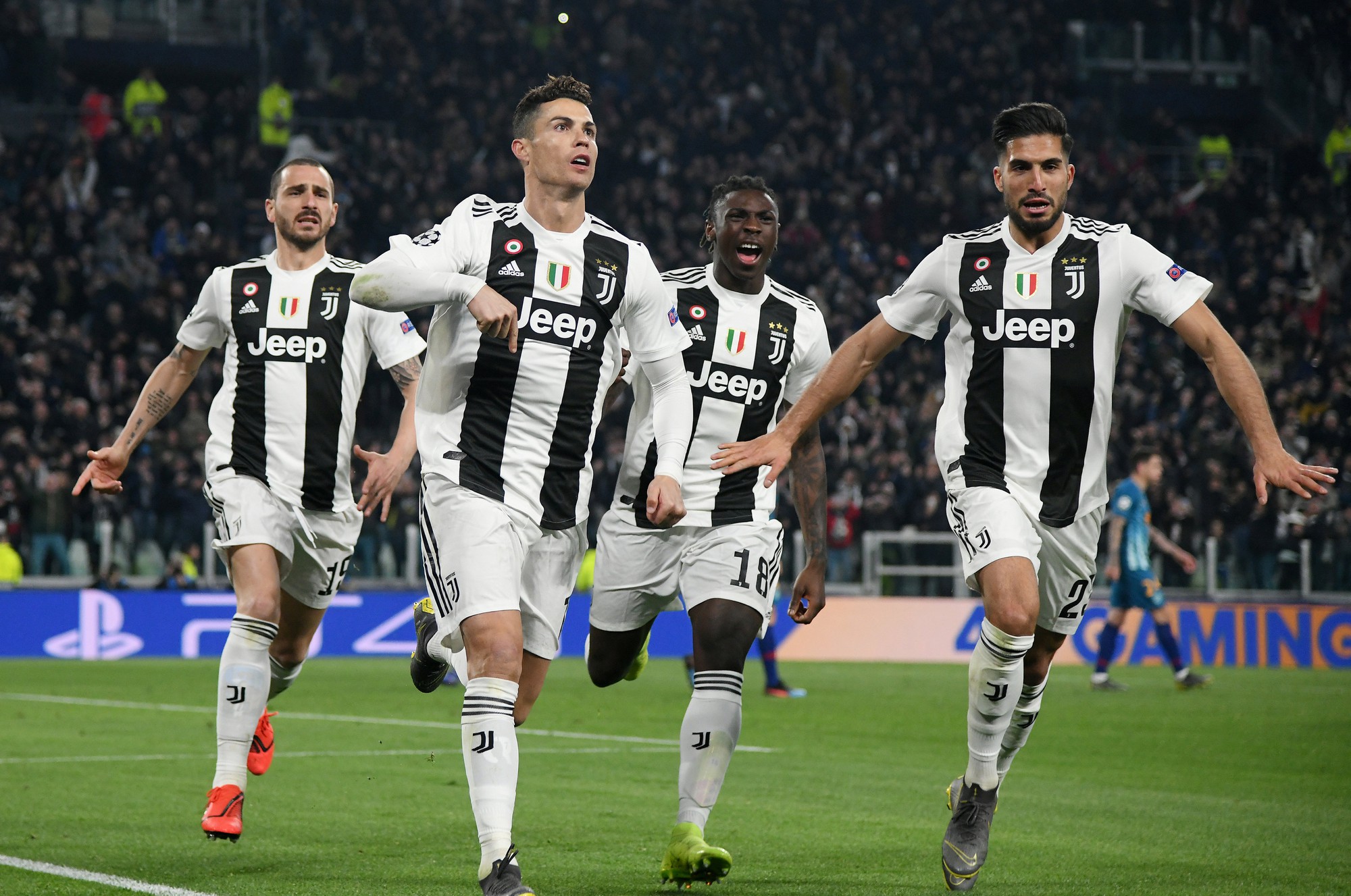 Ronaldo lập hat-trick, Juventus ngược dòng kỳ vĩ tại Turin